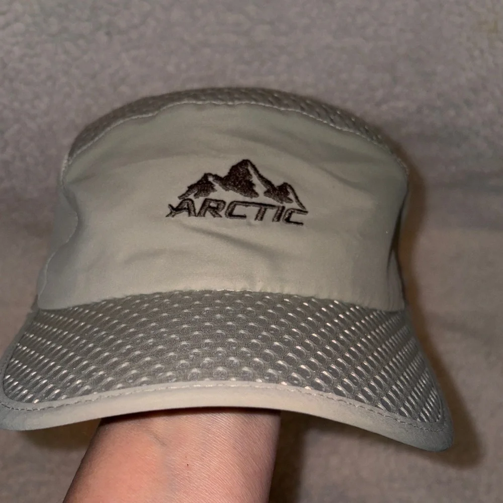 16 Arctic Hat Evaporative Cooling Cap Polyester & Polyethylene, only stored